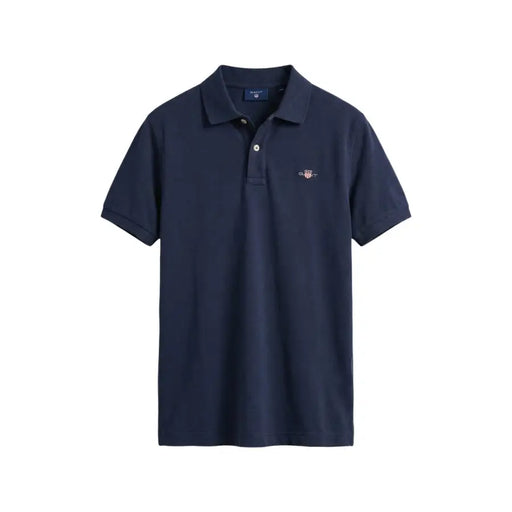 Polo homme Gant bleu marine à col boutonné, manches courtes, en piqué de coton et petit logo brodé sur la poitrine gauche.