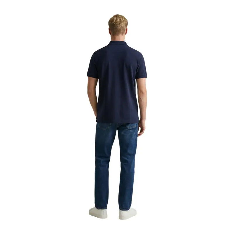Polo en piqué de coton bleu marine à manches courtes pour homme de la marque Gant, idéal pour les tenues décontractées et semi-formelles.