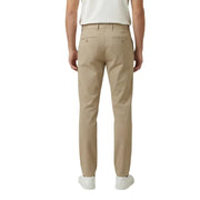 Pantalon chino kaki pour homme Gant, coupe ajustée et détails de coutures discrets, en coton.
