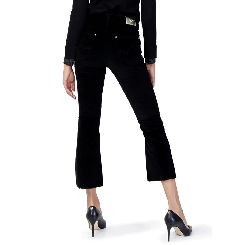 Pantalon Gaudi Jeans pour femme, en velours de coton noir évasé, ourlet court légèrement effiloché, style 221BD25010