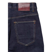 Gianni lupo Jean carotte pour homme en denim indigo foncé avec étiquette de marque en cuir marron, vue de dos