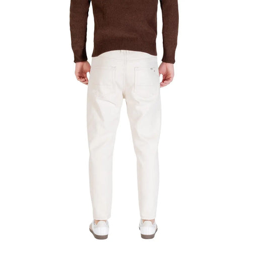 Gianni lupo Jean slim en denim crème pour homme, avec poches arrière épurées (vue de dos)