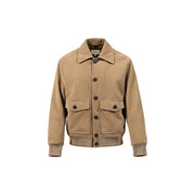 Gianni Lupo Blazer bomber beige pour homme en similicuir, avec doublure en toile beige, boutons bleu foncé et poignets côtelés.