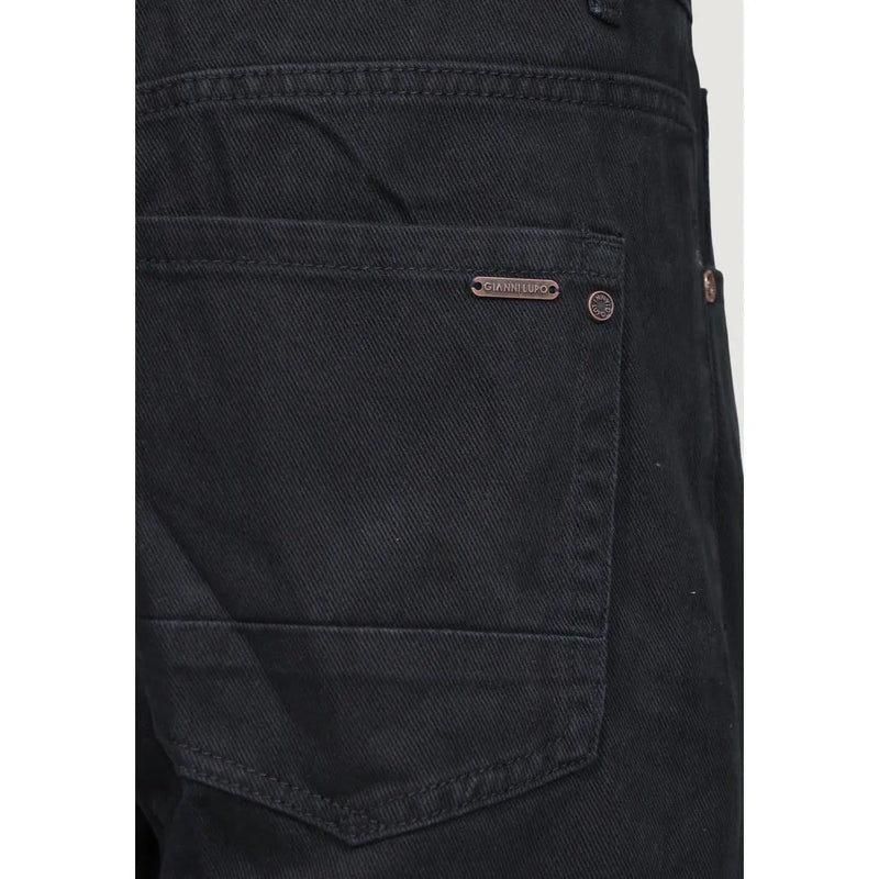 verso de Gianni Lupo Jean en denim noir de coton pour homme, à la texture subtile et à l'étiquette métallique de la marque sur la poche