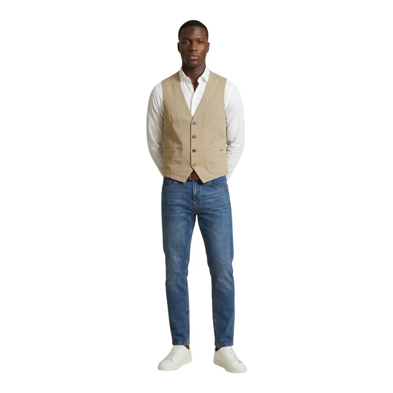 Gianni lupo Gilet homme beige en coton stretch, sans manches, à boutons, porté sur une chemise blanche (vue de face)