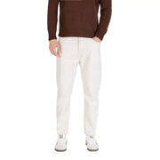 Jean slim en denim de coton couleur crème, cinq poches et coutures discrètes. Gianni Lupo Jeans pour hommes
