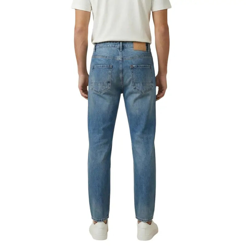 Gianni Lupo Jean en denim bleu clair pour homme, coupe droite classique et effet délavé subtil.