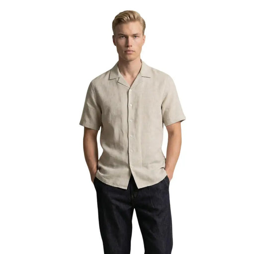 Chemise beige en lin à manches courtes et col boutonné par gianni lupo pour hommes