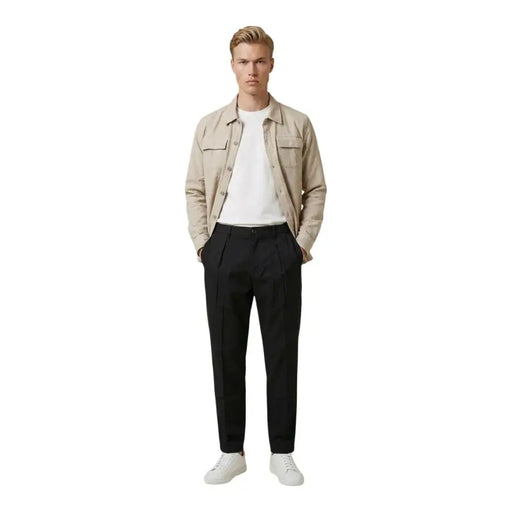 Beige Gianni Lupo Chemise pour homme conçue comme une veste utilitaire avec fermeture à boutons et poches à rabat