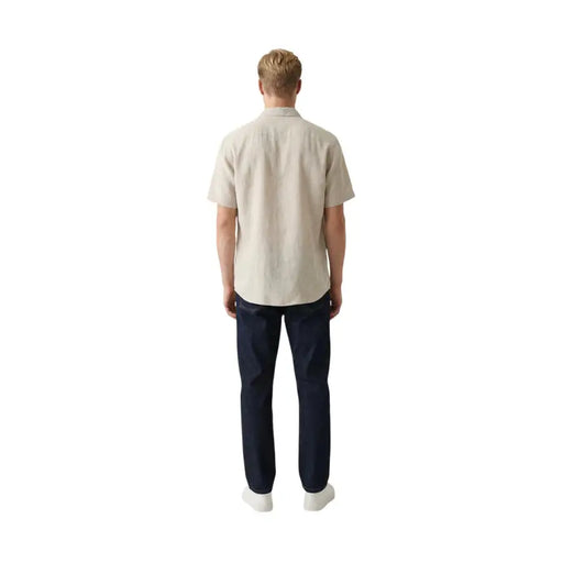 Chemise beige en lin à manches courtes, col classique et coupe ajustée. Gianni Lupo chemise homme