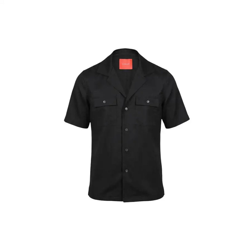 Gianni Lupo Chemise noire à manches courtes pour homme, boutonnée, avec col et deux poches poitrine, idéale pour une tenue décontractée.