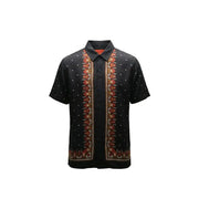 Gianni Lupo Chemise noire à manches courtes pour homme, boutonnée, avec patte de boutonnage brodée rouge et or et motif à pois blancs.