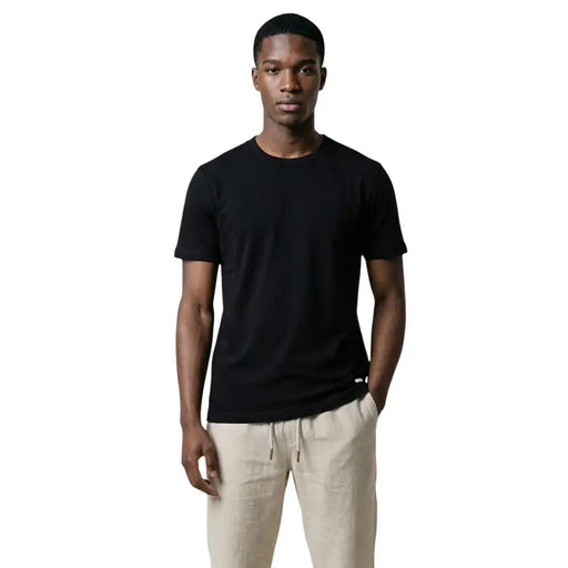 Gianni Lupo hommes t-shirt T-shirt noir à col rond, en tissu légèrement texturé et au design minimaliste