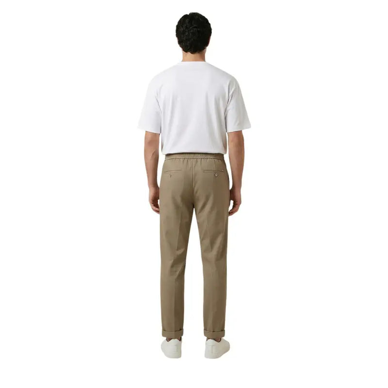 Pantalon chino kaki par Gianni Lupo Chemise pour homme à la coupe décontractée et aux poignets retroussés, en coton résistant.