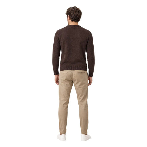 Gianni Lupo Pull Girocollo pour homme en maille texturée marron foncé, avec poignets et ourlet côtelés, porté par un mannequin