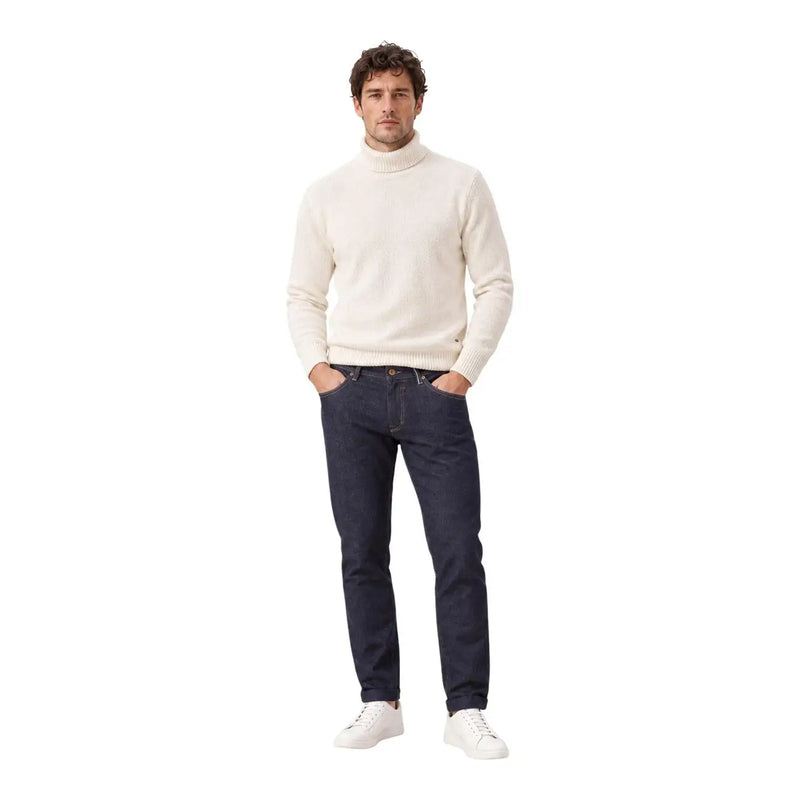 Gianni Lupo Pull à col roulé pour homme couleur crème, poignets et ourlet côtelés, porté par un mannequin (vue de face)