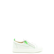 Baskets slip-on en cuir blanc avec fermeture éclair et languette au talon vert fluo, signées Giuseppe Zanotti, référence V25114