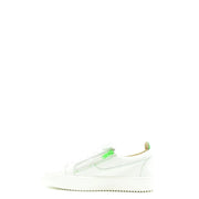 Baskets slip-on Giuseppe Zanotti pour homme en cuir blanc, avec fermeture éclair vert fluo et semelle épaisse blanche.