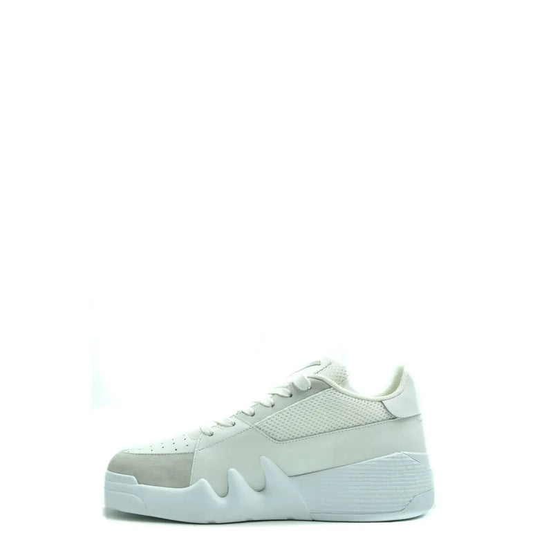 Baskets Giuseppe Zanotti pour homme en cuir blanc, avec semelle épaisse sculptée et empeigne en cuir lisse et mesh superposés.