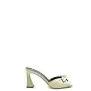 Mules Giuseppe Zanotti en cuir blanc à talon bloc, inspirées des mules en cuir crème et ornées d'un nœud.