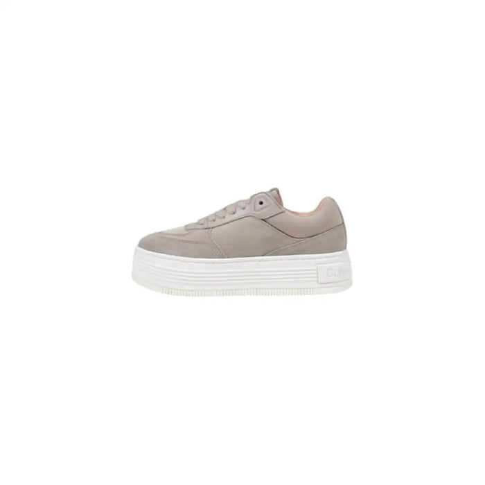 Gray platform sneaker displayed in the product listing, highlighting stylish footwear