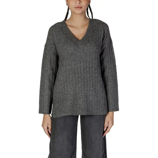Vila Clothes Women’s Grey V-Neck Long Knit Sweater in soft gray cotton blend