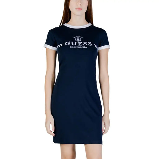 bleu marine Guess Californie T-shirt robe avec bordure blanche au col et aux poignets