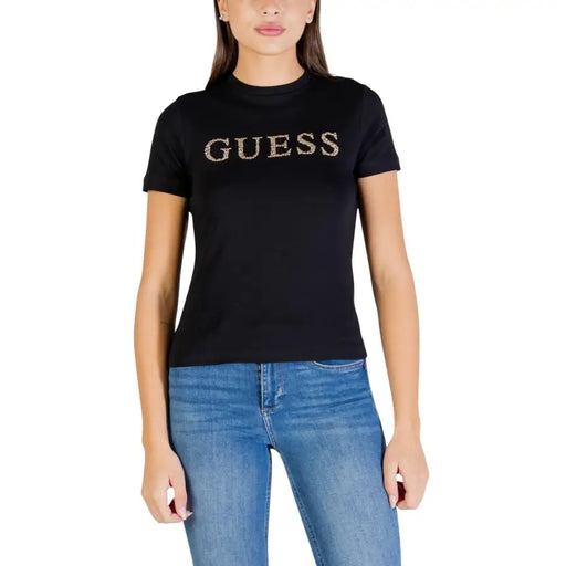 Noir Guess t-shirt avec des lettres argentées étincelantes sur le coffre