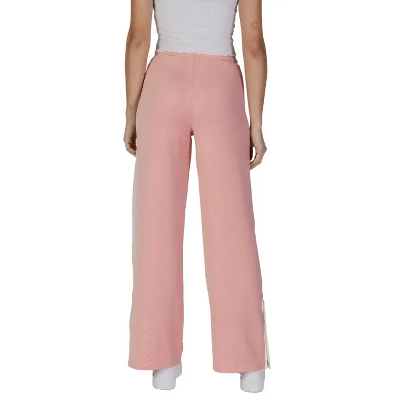 Guess active women’s pink wide-leg trousers with scalloped waistband side slit and front pockets in soft fabric