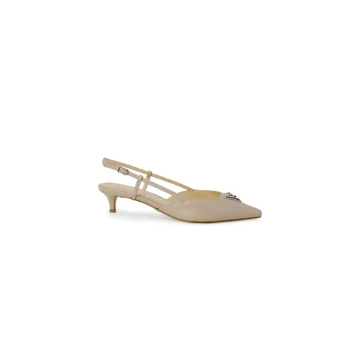 Guess Escarpin beige en cuir à bout pointu et bride arrière, orné d'une fine bride cheville et d'un petit nœud métallique, pointure 4
