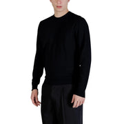 Guess men knitwear Kadir Tech black long sleeve sweater in smooth fitted knit texture made from soft fabric
