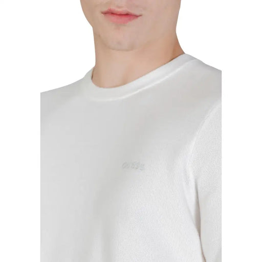 Blanc Guess Sweat-shirt à col rond en maille pour homme, avec une maille légèrement texturée et un petit logo brodé sur la poitrine