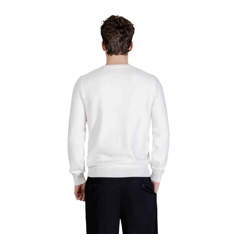 Guess men knitwear karim beige round neck sweater in white with smooth knit texture and ribbed cuffs in crewneck style