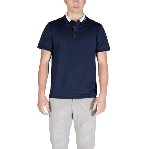 bleu marine en coton à manches courtes Guess Polo homme à col blanc et logo discret sur la patte de boutonnage