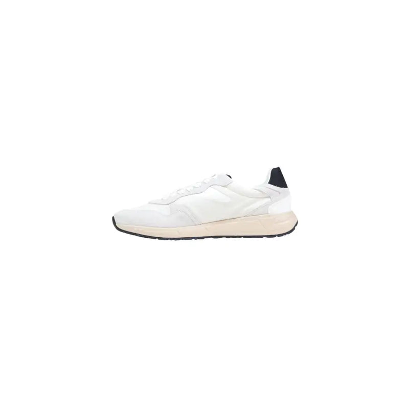 Guess Baskets homme Aria blanches à lacets, style athlétique, avec languette arrière noire et semelle intermédiaire beige, collection printemps-été