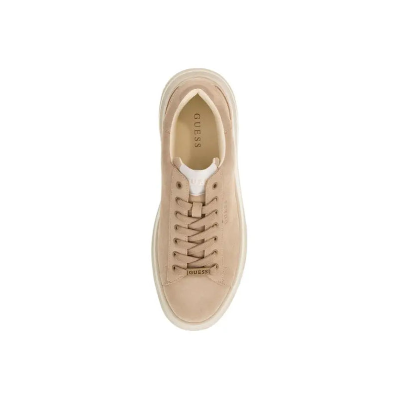 Guess baskets basses en daim beige pour hommetop avec une semelle en caoutchouc blanc et des lacets assortis pour un style sportif et facile à enfiler