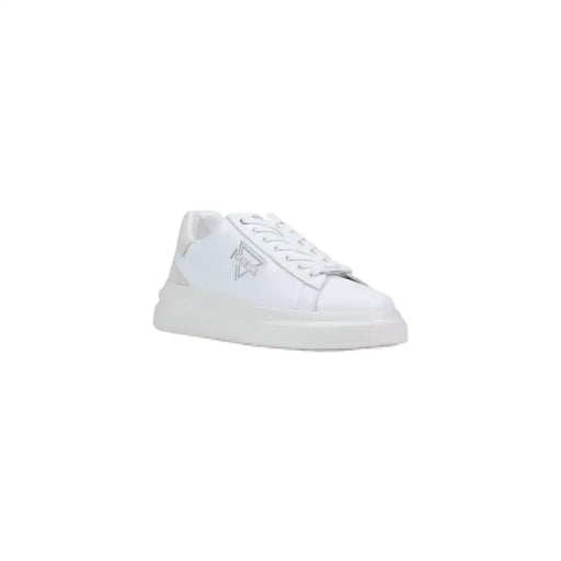 Guess baskets basses blanches en daim pour hommestop Baskets avec logo argenté et semelle blanche épaisse pour un style sportif