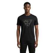 Noir Guess hommes t-shirt orné d'un logo triangulaire métallique avec le nom de la marque et un motif en forme de point d'interrogation sur le devant