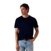 bleu marine guess T-shirt homme à manches courtes et col rond, mélange coton modal, avec logo brodé discret sur la poitrine gauche.