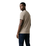 T-shirt beige à manches courtes et col rond t-shirt pour hommes par Guess avec un tissu en coton confortable et un style décontracté