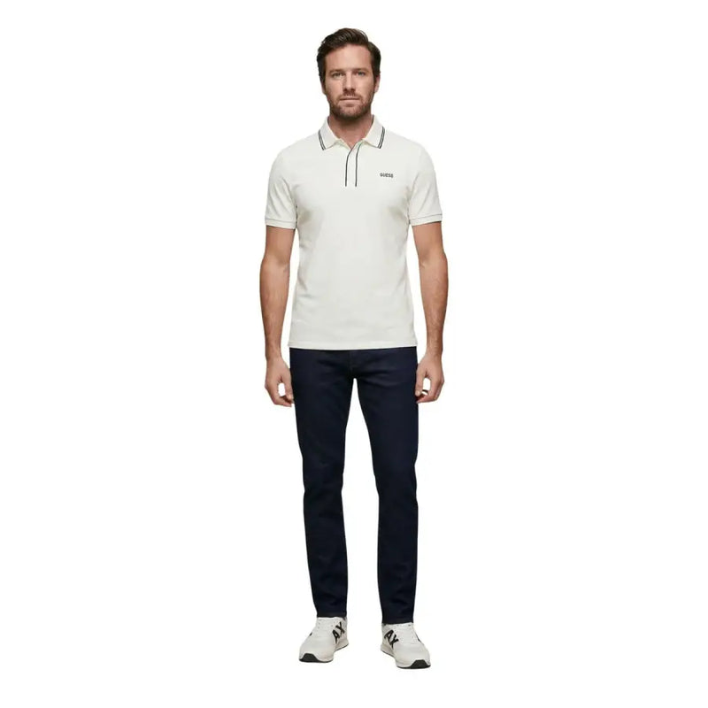 Polo crème à manches courtes en coton mélangé blanc, avec col classique et fines bordures noires. Guess hommes