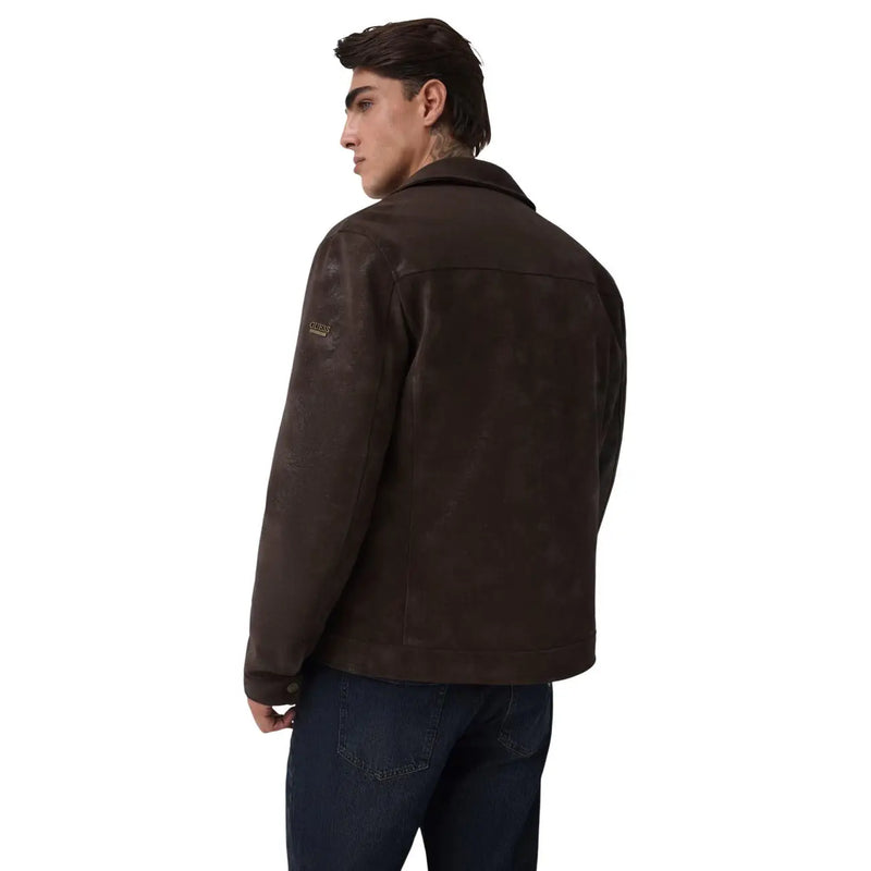 Guess Blazer homme marron en similicuir zippé avec une finition texturée en daim marron foncé et un logo brodé sur la manche
