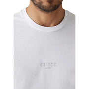 Guess T-shirt en coton blanc à col rond pour homme t-shirt avec un logo subtilement en relief et un détail est pour une tenue décontractée