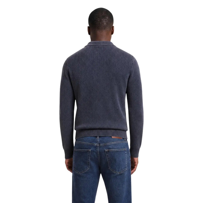 Guess Pull Manny pour homme en maille côtelée bleu foncé, col rond classique et manches longues (vue de face)