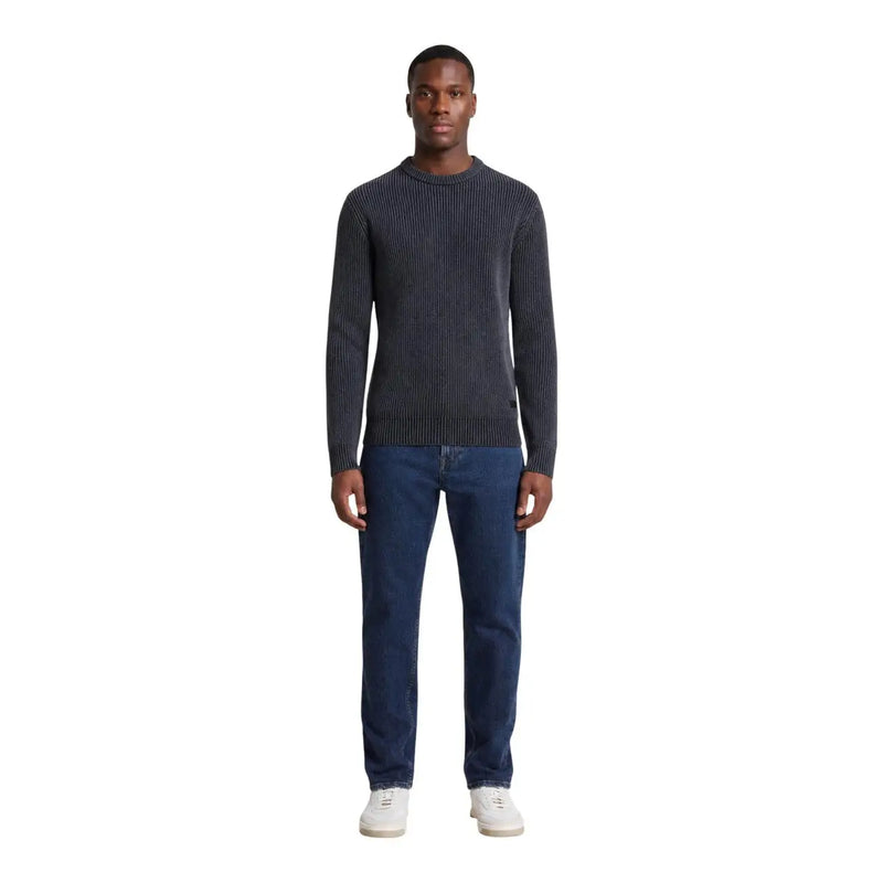 Guess Pull Manny pour homme en maille côtelée gris foncé à col rond, vue de face