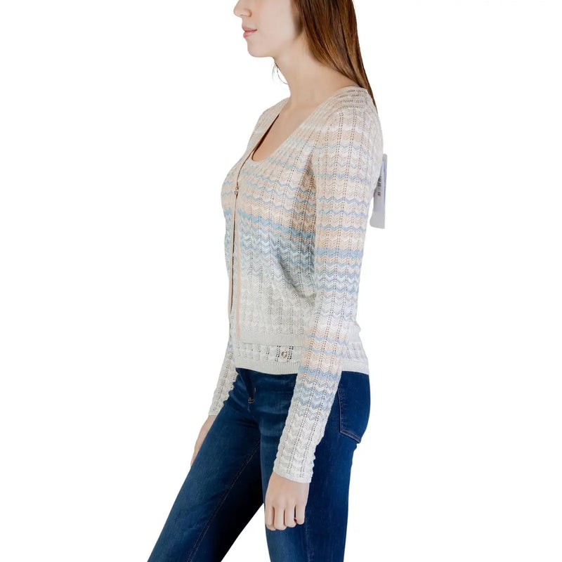Guess women beige long sleeve button v neck cardigan in soft cream and light blue gradient knit with zigzag pattern