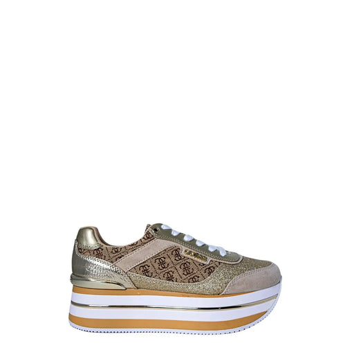 Guess Baskets à plateforme beiges en polyester pour femmes, à enfiler, avec motif à paillettes dorées et détails métalliques.