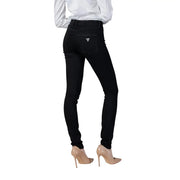 verso de guess Jean en denim stretch noir pour femme, coupe slim, avec logo triangulaire discret sur la poche