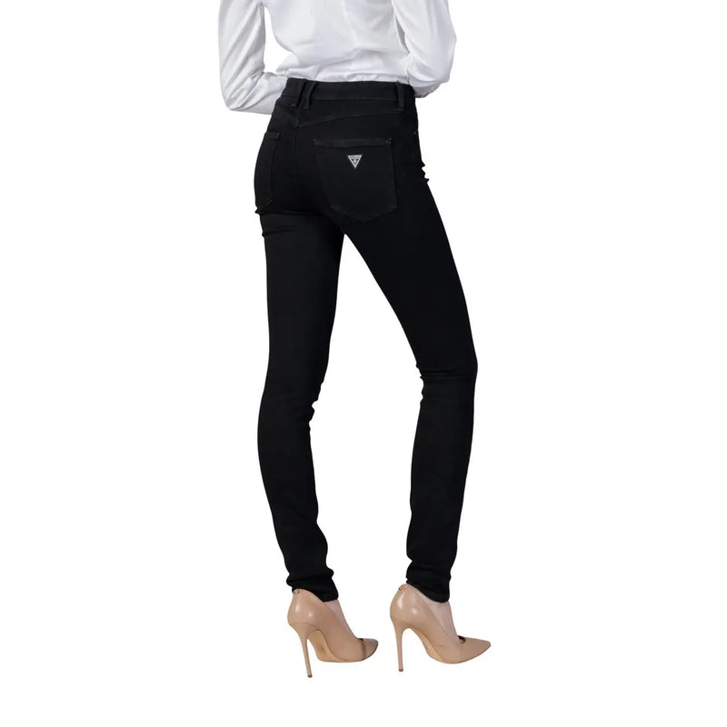 verso de guess Jean en denim stretch noir pour femme, coupe slim, avec logo triangulaire discret sur la poche