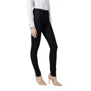 Guess Jean en denim stretch noir en coton pour femme, coupe slim taille haute et près du corps.